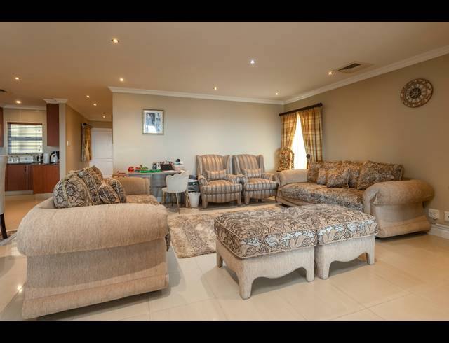 4 BEDROOM APARTMENT FOR SALE IN LA LUCIA